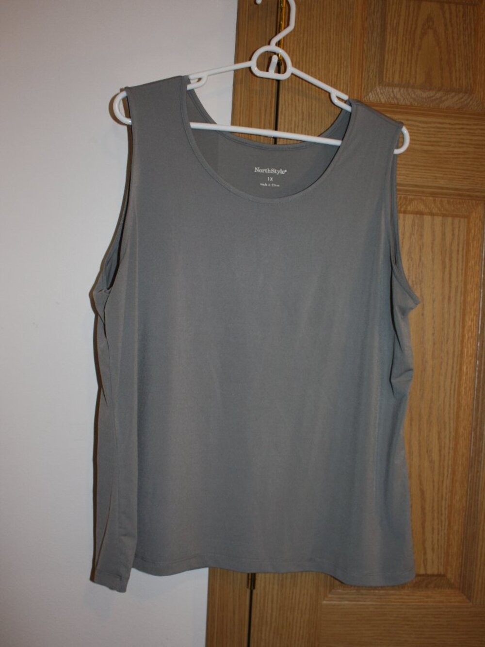 Northstyle Women's Gray Tank Top Size 1X